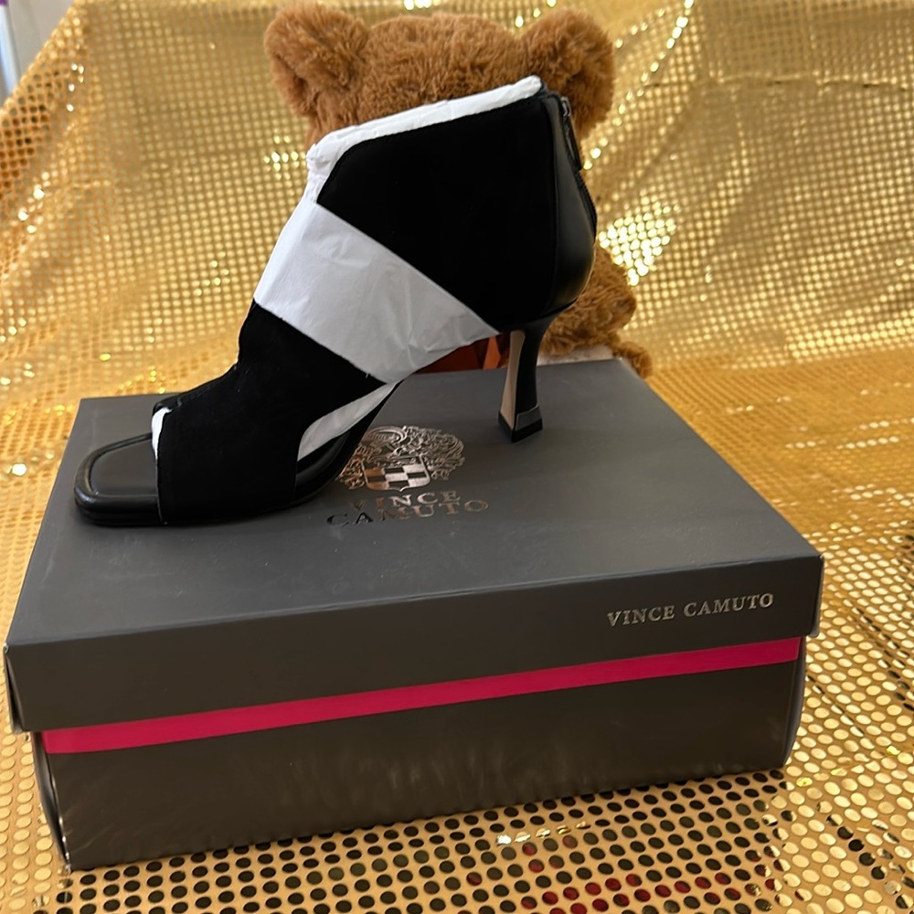 Brand new Vince Camuto black size 8